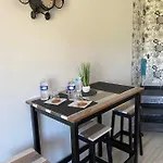 Entierement Renove Bord De Sevre *